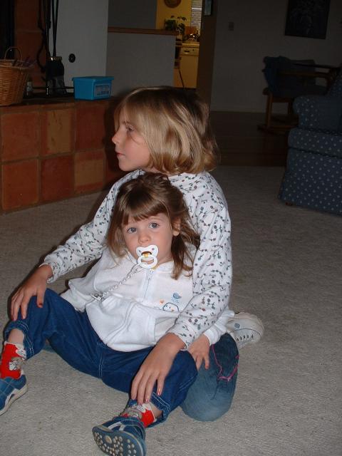 09 Carla and Amaia in their favorite position for watching TV